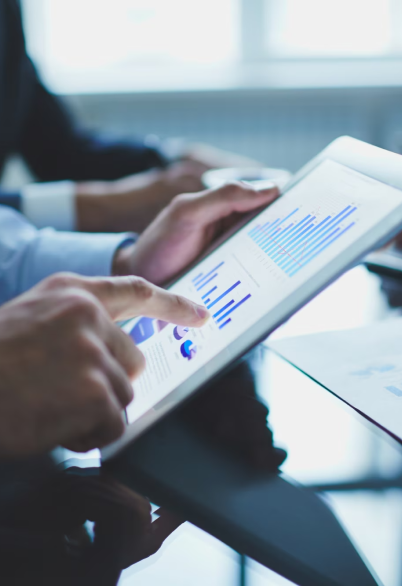 Wir sprechen über bestehende Systeme in deinem Unternehmen und erstellen eine Strategie, mit der du Kosten sparen kannst.